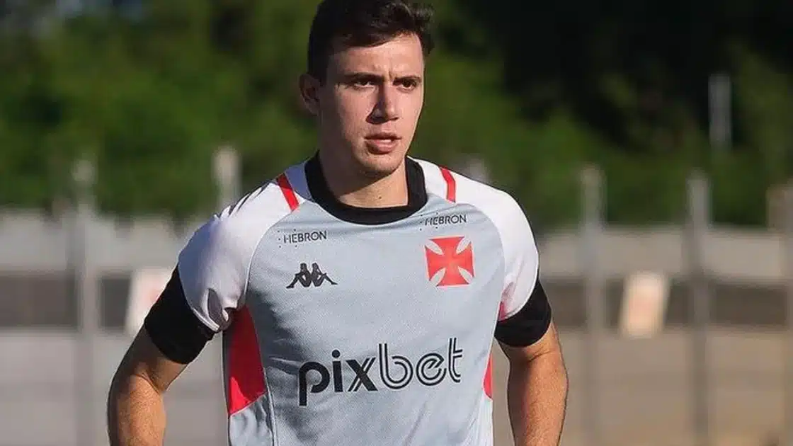 Lucas Piton tem sido o garçom do Vasco em 2023 e igualou sua maior temporada