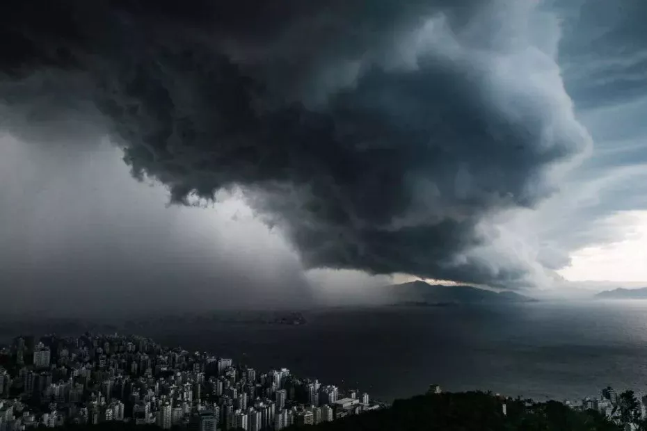 Alerta laranja para tempestades intensas no Sul e Norte do Brasil