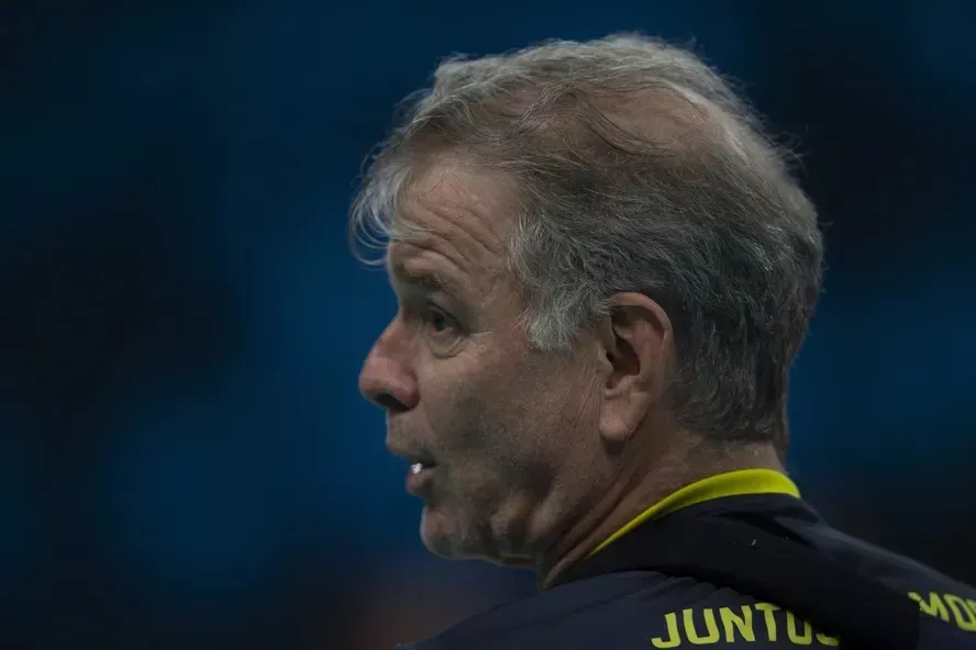 Bernardinho recebe notícia da morte da mãe momentos antes de jogo nas Filipinas e comove o mundo do vôlei