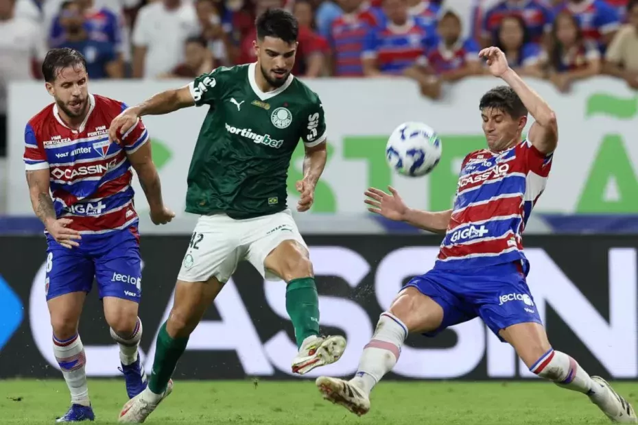 Fortaleza enfrenta o Palmeiras em duelo decisivo no Brasileirão