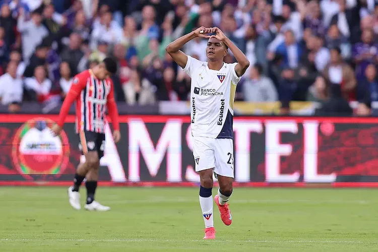 LDU vence São Paulo por 2 a 0 e complica vida do Tricolor na Libertadores