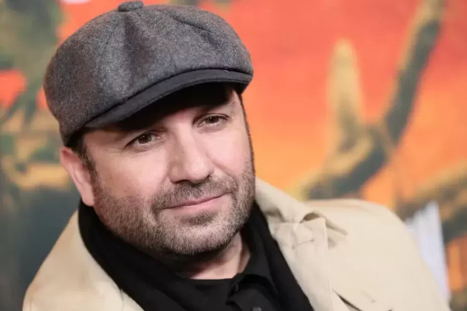 Morre Brad Everett Young, ator de Grey’s Anatomy e fotógrafo de celebridades, aos 46 anos