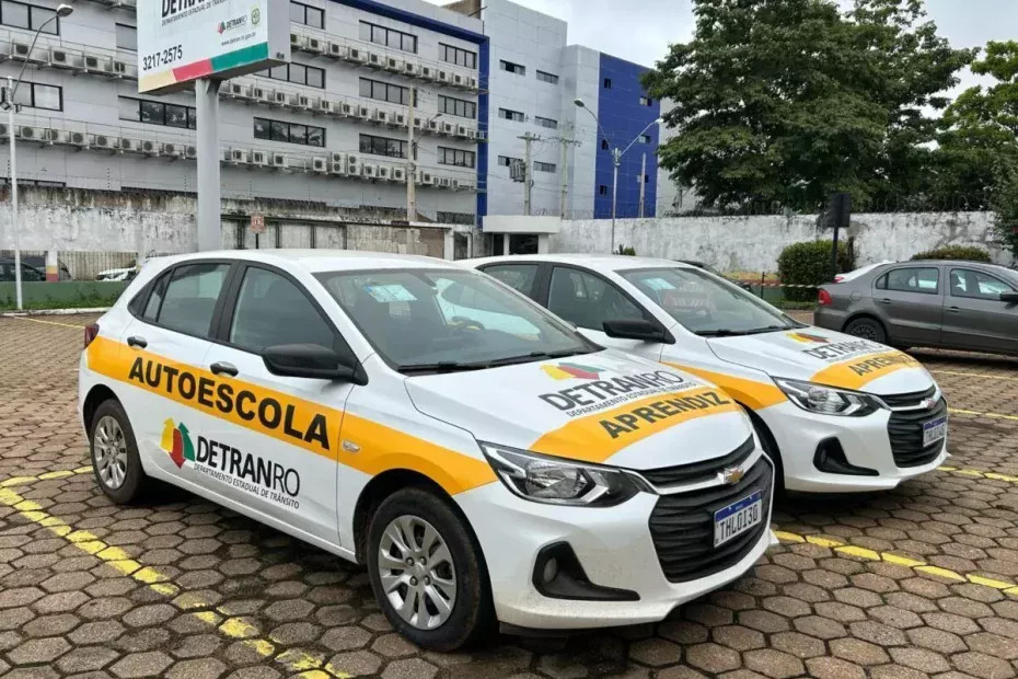 Autoescolas protestam contra proposta de CNH sem aulas obrigatórias: impactos, reivindicações e cenário nacional