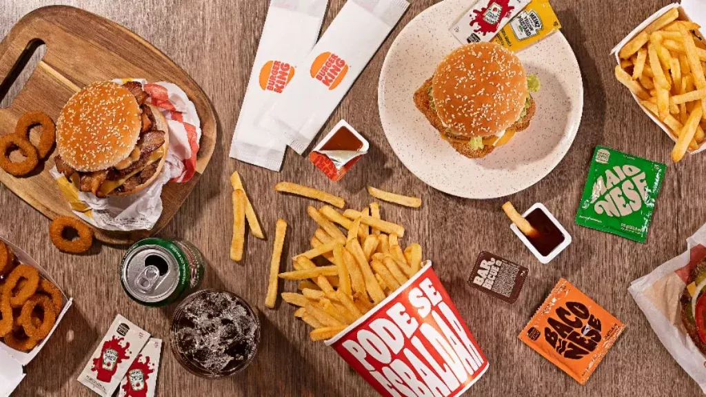 Burger King lança promoção “Bole-Thru” e dá lanche grátis em troca de boleto 1 Burger King lança promoção “Bole-Thru” e dá lanche grátis em troca de boleto
