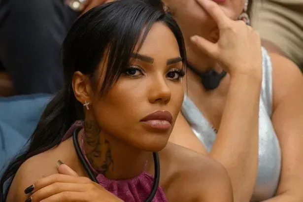 Carol Lekker sob Risco de Expulsão em 'A Fazenda 17' após Polêmica com Yoná