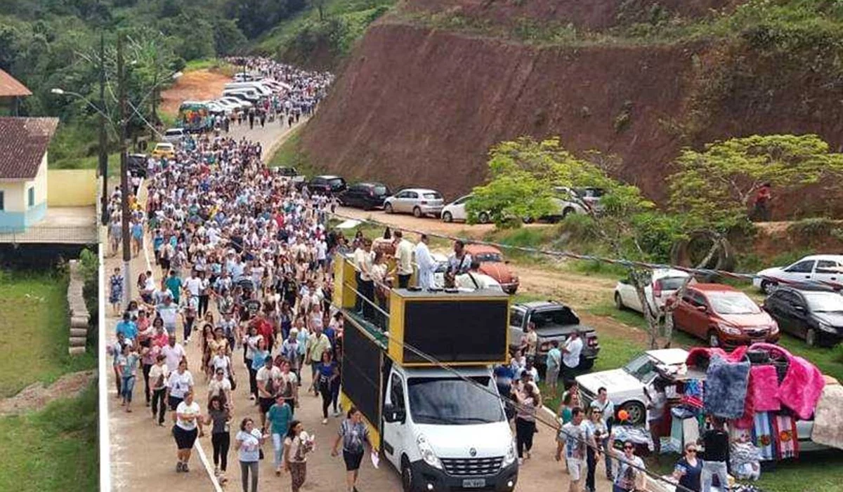 Fé e tradição unem fiéis: romaria em Alfredo Chaves celebra Dia de Nossa Senhora Aparecida