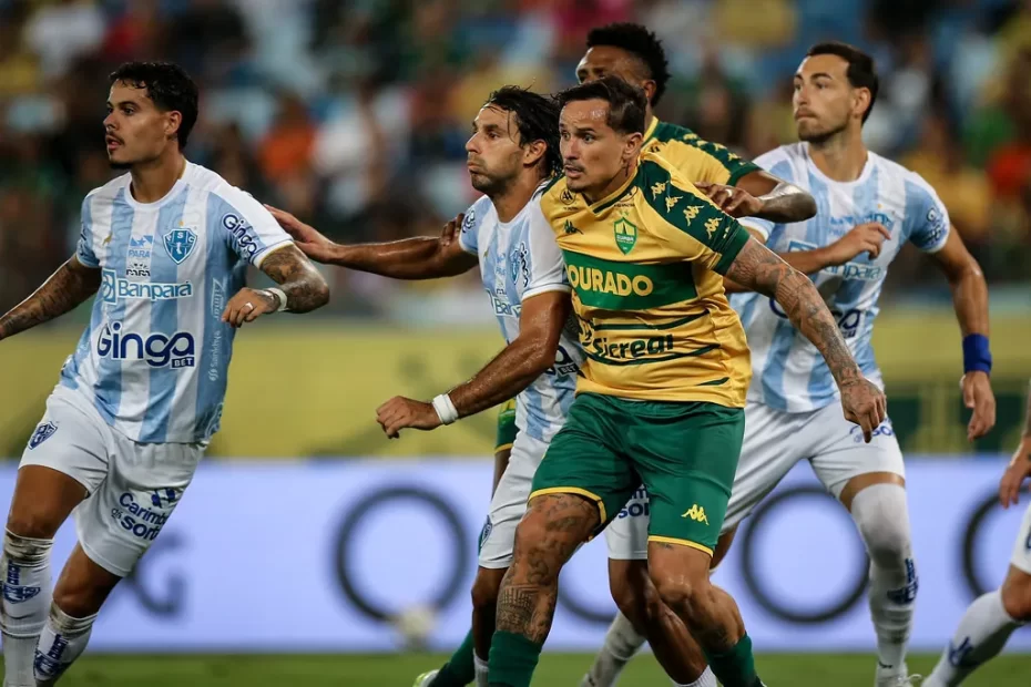 Você pode assistir Paysandu x Cuiabá ao vivo pela ESPN 4 e pelo streaming Disney+, hoje às 19h (horário de Brasília).