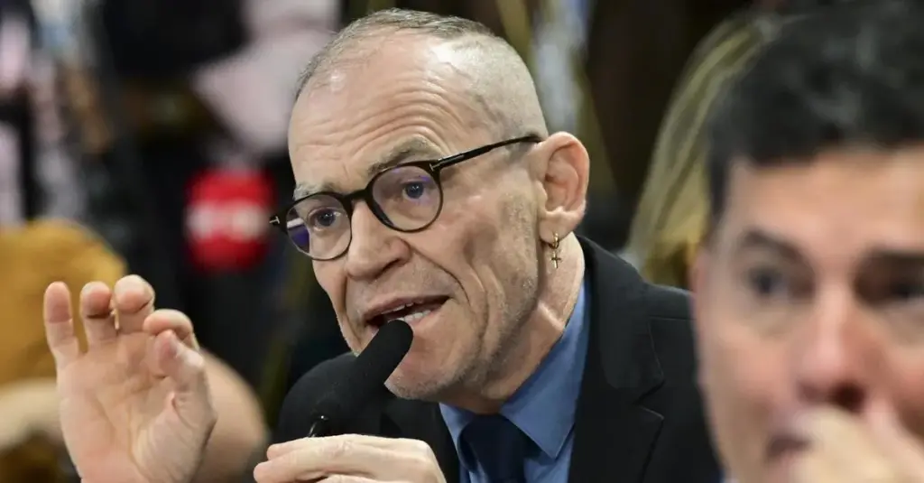 Fabiano Contarato assume presidência da CPI do Crime Organizado no Senado após disputa acirrada com Hamilton Mourão 1 Fabiano Contarato assume presidência da CPI do Crime Organizado no Senado após disputa acirrada com Hamilton Mourão