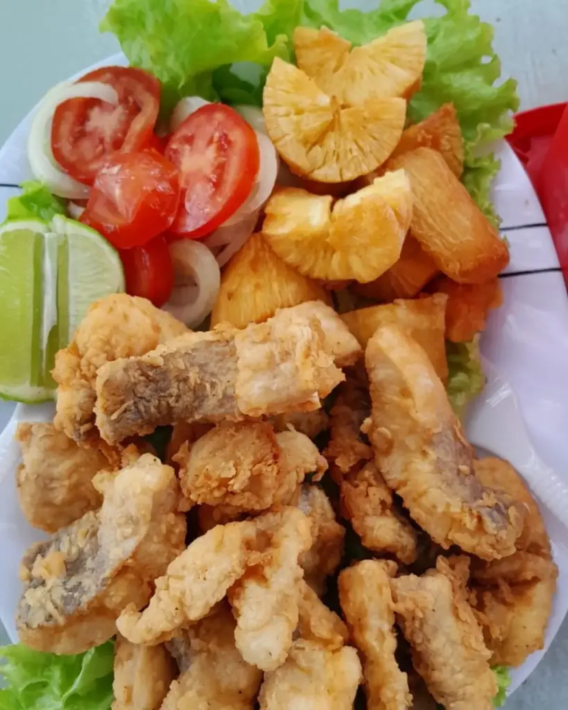 Jangadas Bar Guarapari: Tradição, Sabor e Boa Companhia na Praia de Guaibura