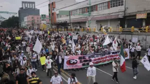 MÉXICO EM CRISE: ‘Marcha da Geração Z’ Contra Governo e Violência Termina em Confronto com a Polícia