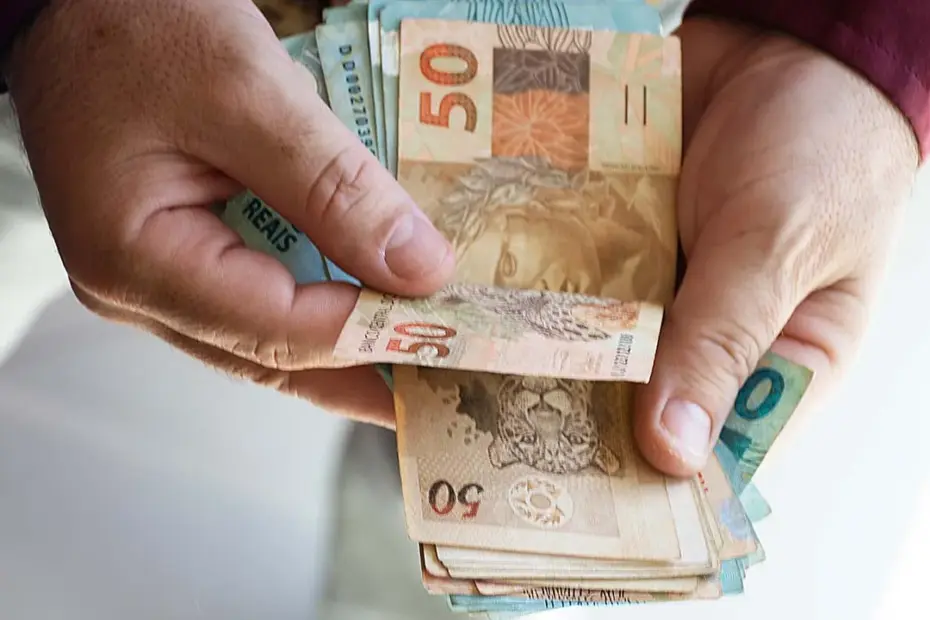 Prazo Final: Trabalhadores Recebem Primeira Parcela do 13º Salário Até Sexta-feira