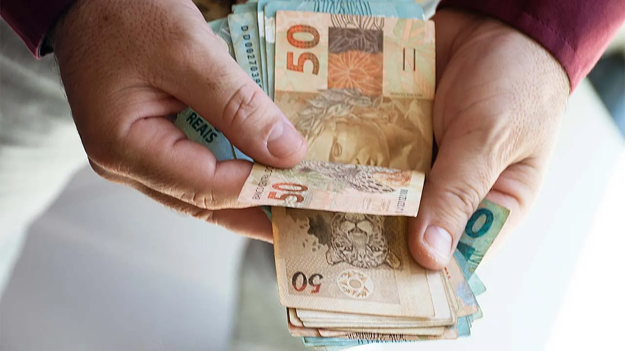 Prazo Final: Trabalhadores Recebem Primeira Parcela do 13º Salário Até Sexta-feira