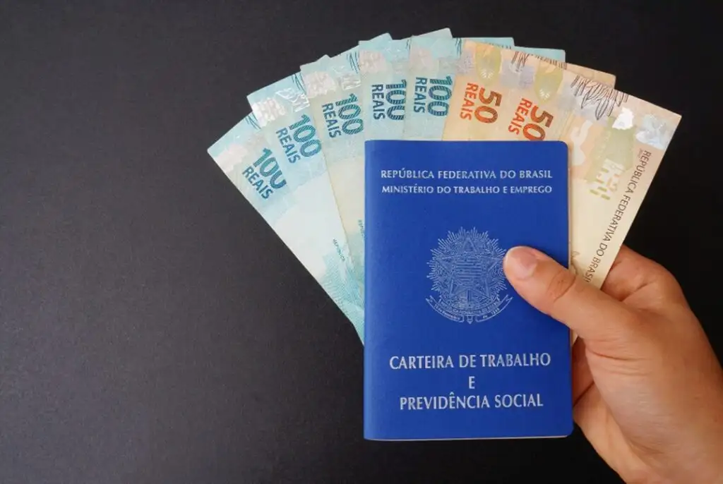 Salário Mínimo 2026: Proposta de R$ 1.631,00 e Aumento de 7,44% em Xeque no Congresso