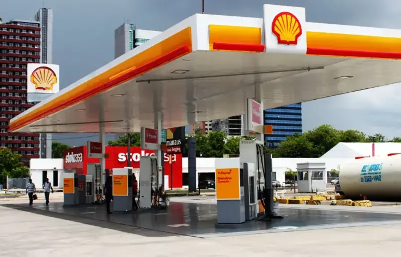 Posto Shell na Av. Antônio Rosa Nascimento, 260, Meaípe, Guarapari (ES) — amplo pátio para veículos grandes na entrada do balneário