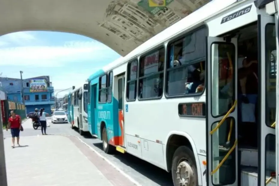 Ônibus da linha 031 da Expresso Lorenzutti circulando no Trevo de Setiba, Guarapari (ES) — rota entre Setiba, Muquiçaba, Centro, Olaria e Kubitschek.
