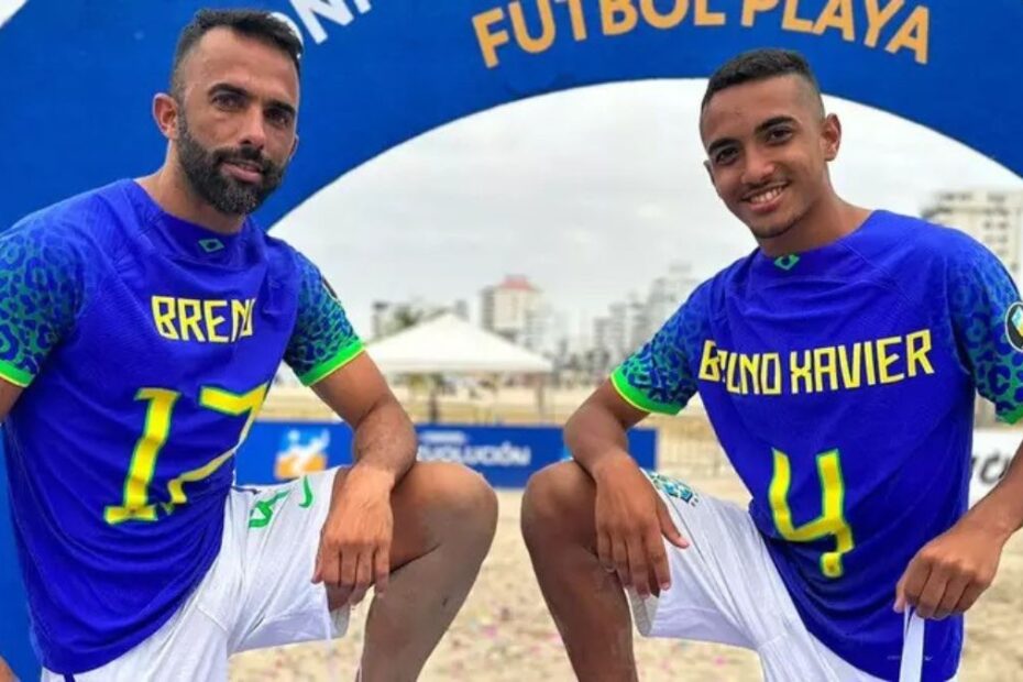 Jogadores da Seleção Brasileira de Beach Soccer em Guarapari durante treino na arena montada na Praia de Meaípe.