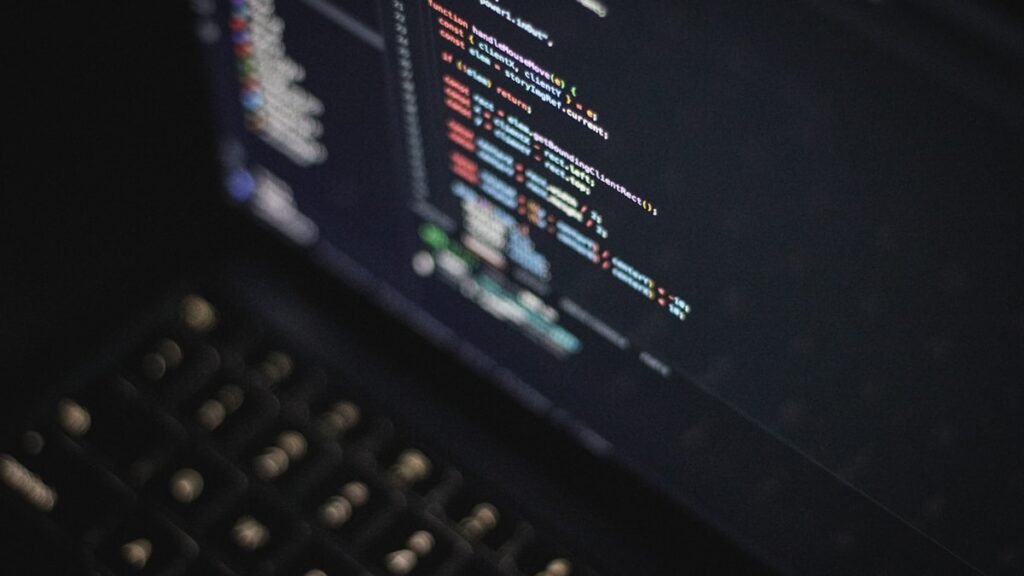 IA Claude Mythos — sistema de inteligência artificial analisando código de segurança em tela digital