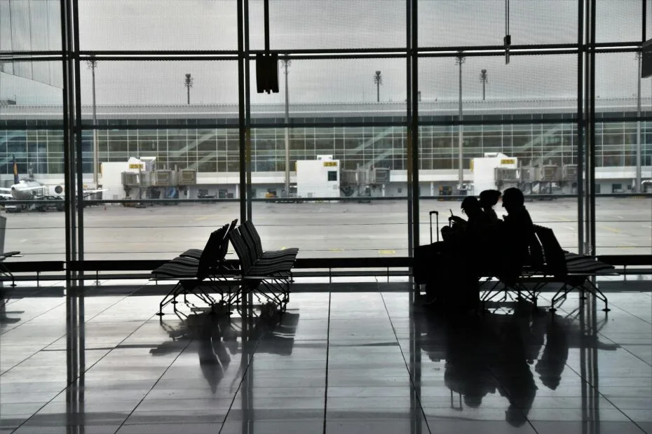 Família egípcia retida em Guarulhos — terminal do Aeroporto Internacional de Guarulhos em São Paulo