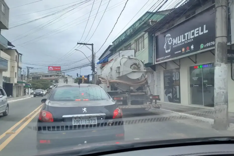 noticias-de-guarapari-transito-parado-muquicaba-obra-10-abril-2026