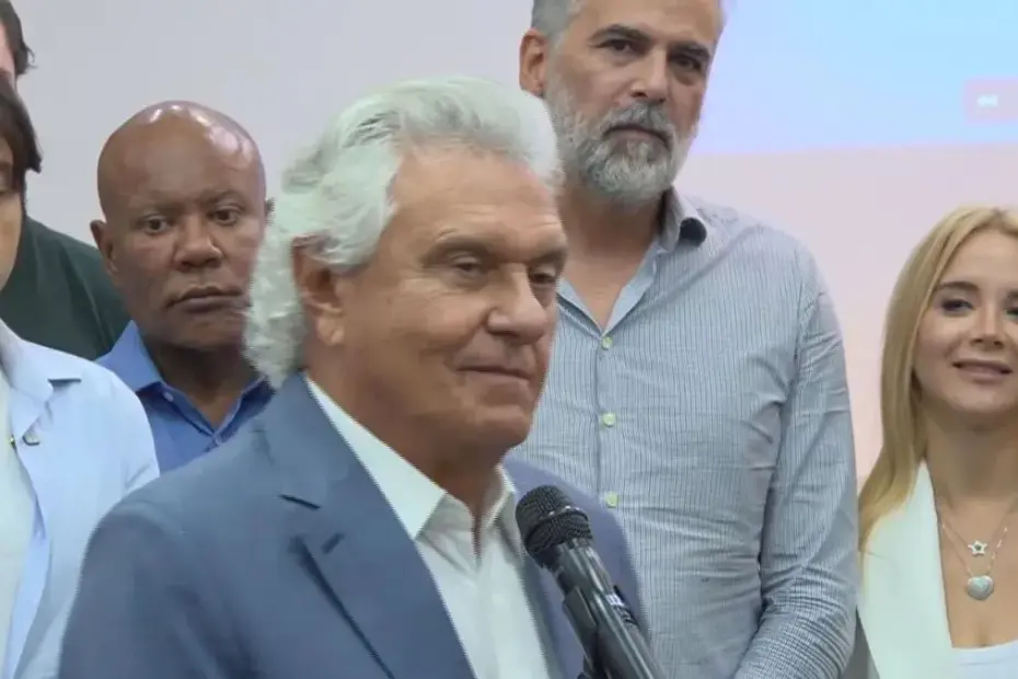 Infográfico ou montagem com Ronaldo Caiado, Lula e Flávio Bolsonaro ilustrando a nova pesquisa Datafolha de abril de 2026 sobre a sucessão presidencial.