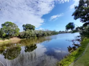 Entre o Brilho e a Instabilidade: Guarapari Amanhece sob Sol, mas Frente Fria Ameaça Mudança de Cenário