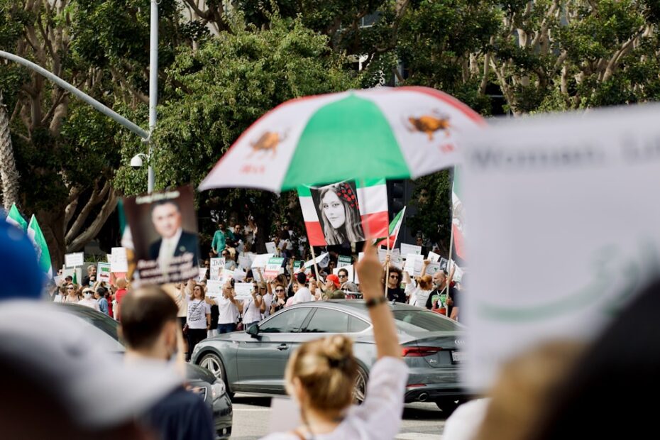 PT exclui polêmicas — reunião da cúpula do Partido dos Trabalhadores com bandeiras vermelhas