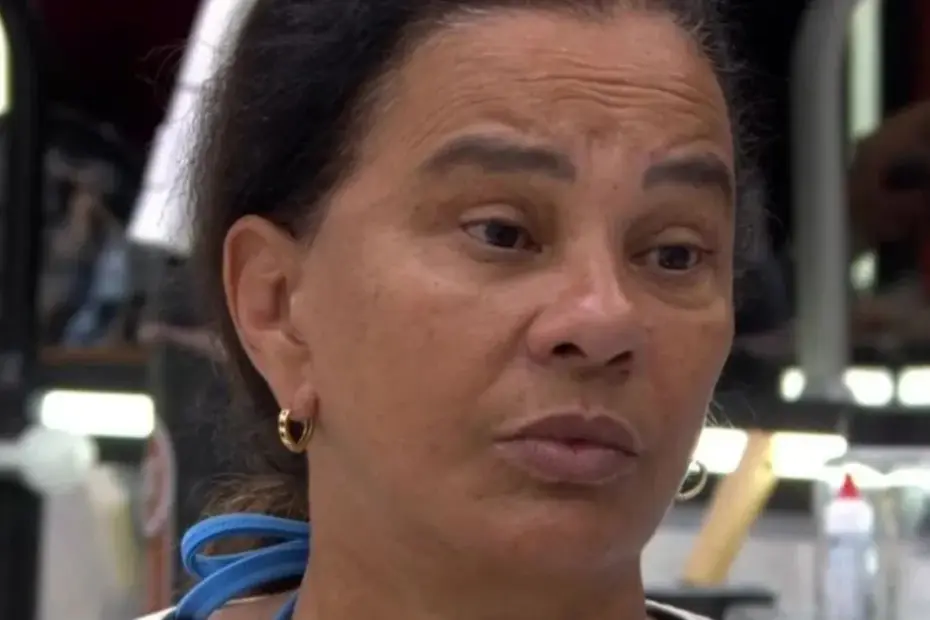 Foto da atriz Solange Couto no palco do BBB 26 após ser eliminada com 94% dos votos.