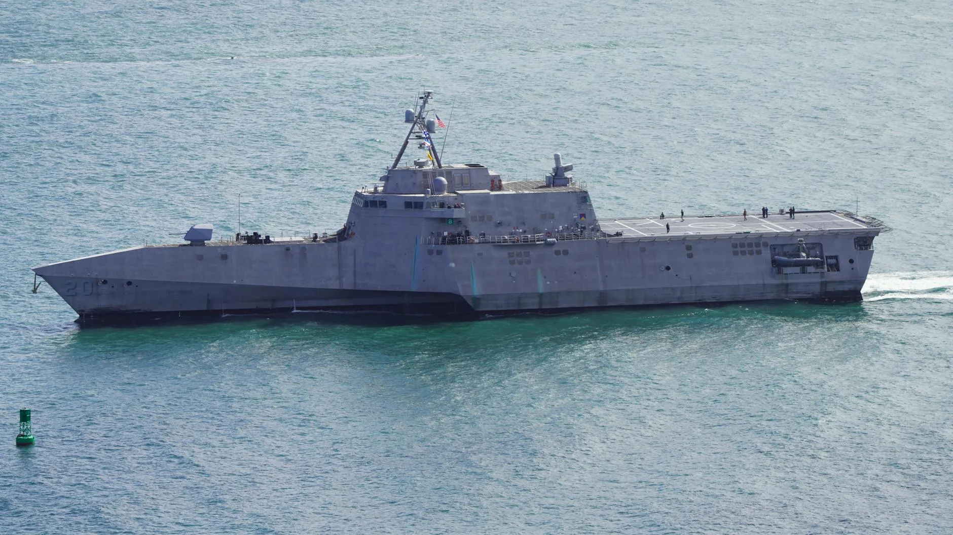 Leia mais sobre o artigo Trump ataca embarcações em Hormuz: ordem à Marinha dos EUA