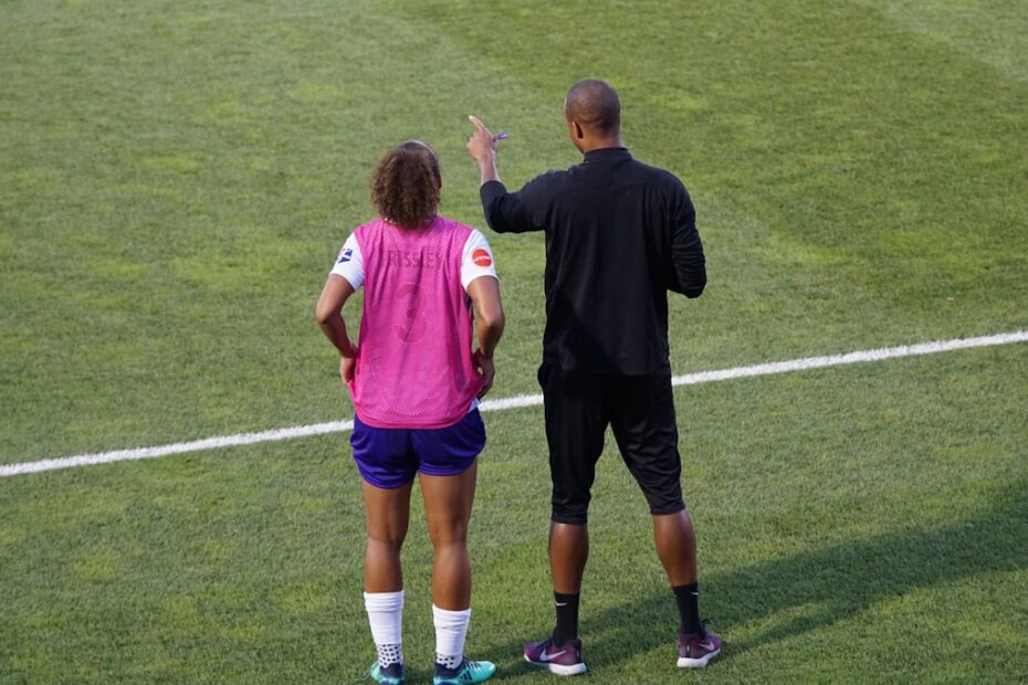 Alex Ferguson — lendário ex-técnico do Manchester United durante partida