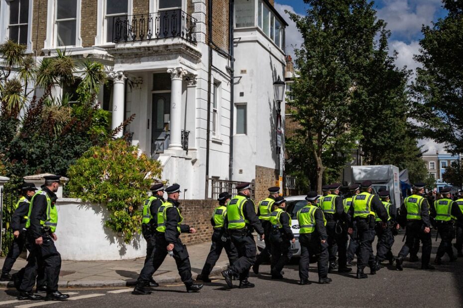 Antissemitismo Reino Unido — manifestantes em protesto sobre segurança da comunidade judaica britânica