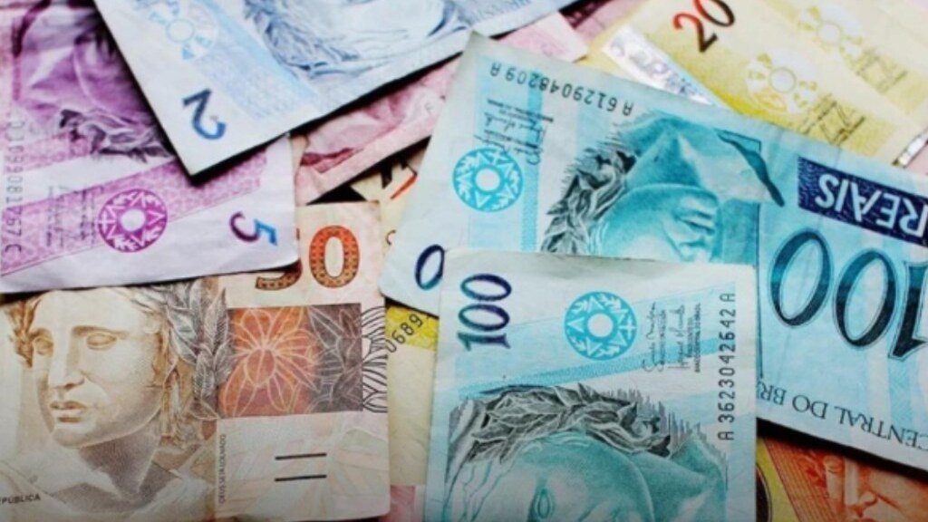 "Banco Central do Brasil recolhe cédulas da Primeira Família do Real, promovendo a modernização e digitalização financeira."