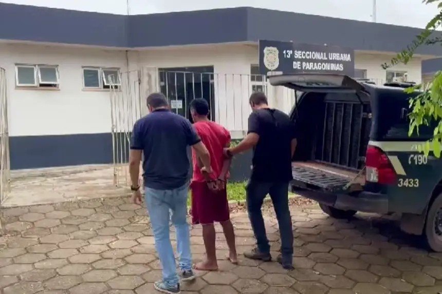 Envelhecimento da população — idosos na fila de vacinação contra gripe em Goiânia