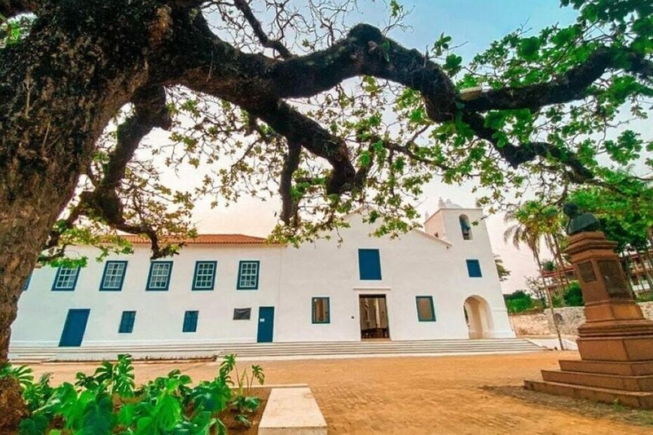 "Festa de São José de Anchieta em Anchieta, ES, celebra 460 anos de fé e reúne romeiros no Santuário Nacional."