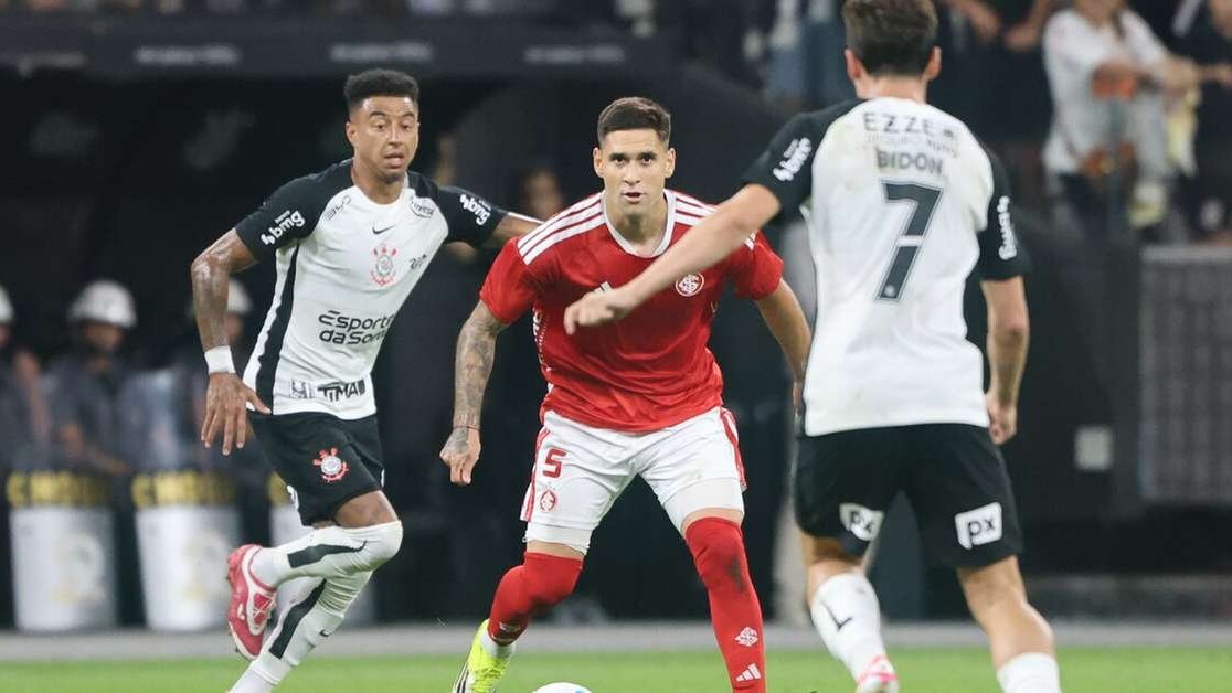 "Imagem da CBF anuncia sorteio: Internacional e Corinthians se enfrentam nas oitavas da Copa do Brasil em agosto."