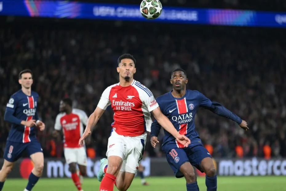 Imagem de Arsenal e PSG se enfrentando na final da Champions League, em Budapeste, representando a busca por títulos.