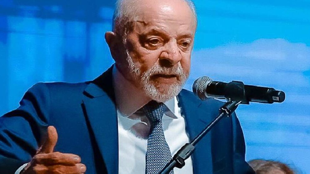 "Imagem de Fábio Luís Lula da Silva em destaque, simbolizando investigações da Polícia Federal sobre fraudes no INSS."