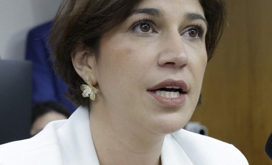 Imagem de investigação sobre contrato de R$ 348 milhões com Rossieli Soares, ex-secretário da Educação, pela CGE.