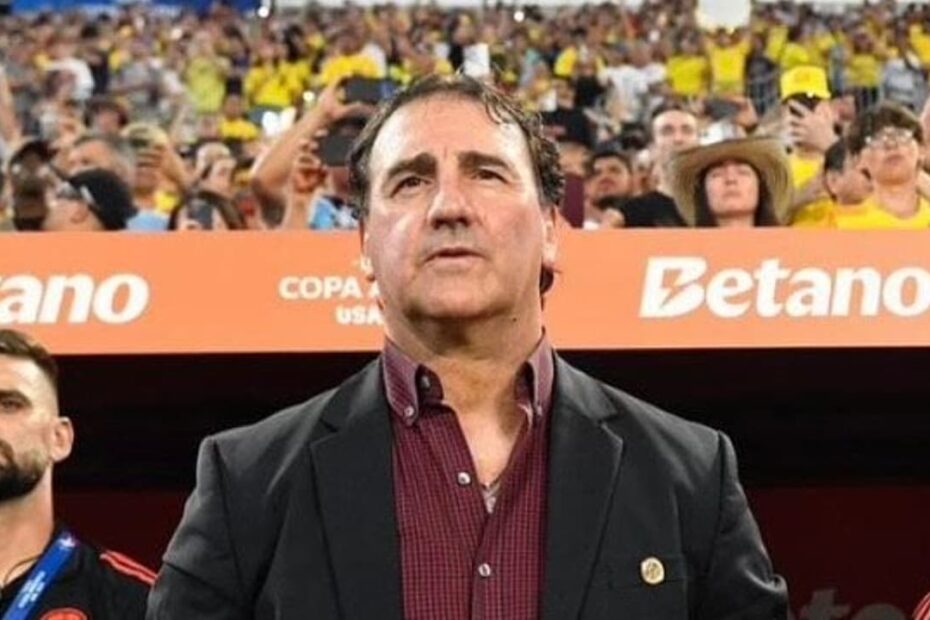 Imagem de Kevin Viveros em campo, destacado por sua performance no Campeonato Brasileiro, excluído da seleção colombiana.