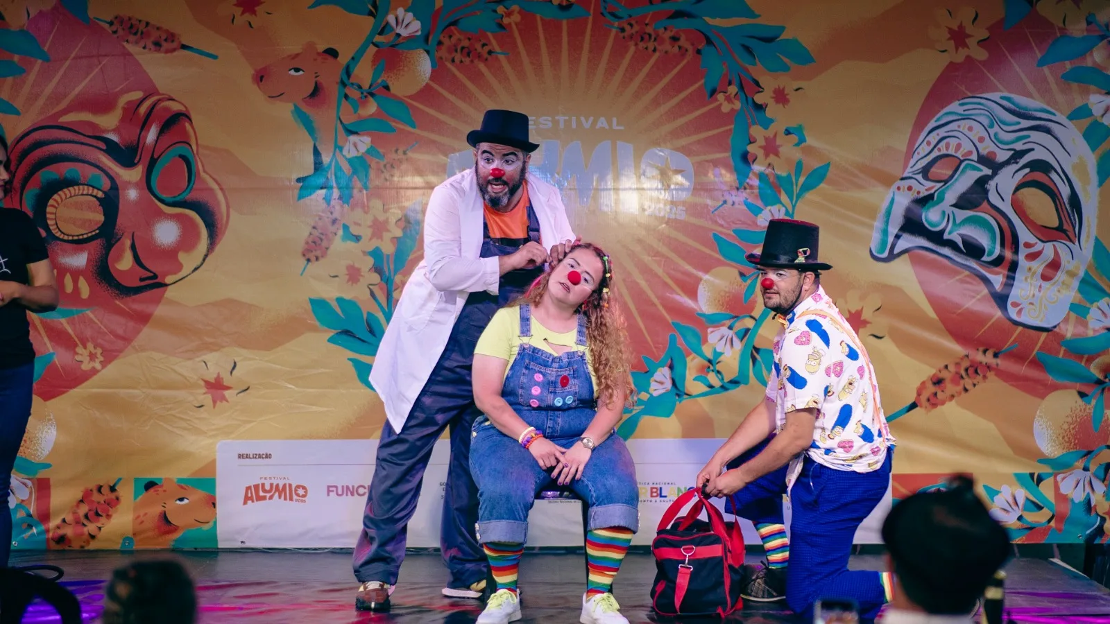 Leia mais sobre o artigo The Palhaços confirma presença no festival Bahía Teatro 2026 na Argentina