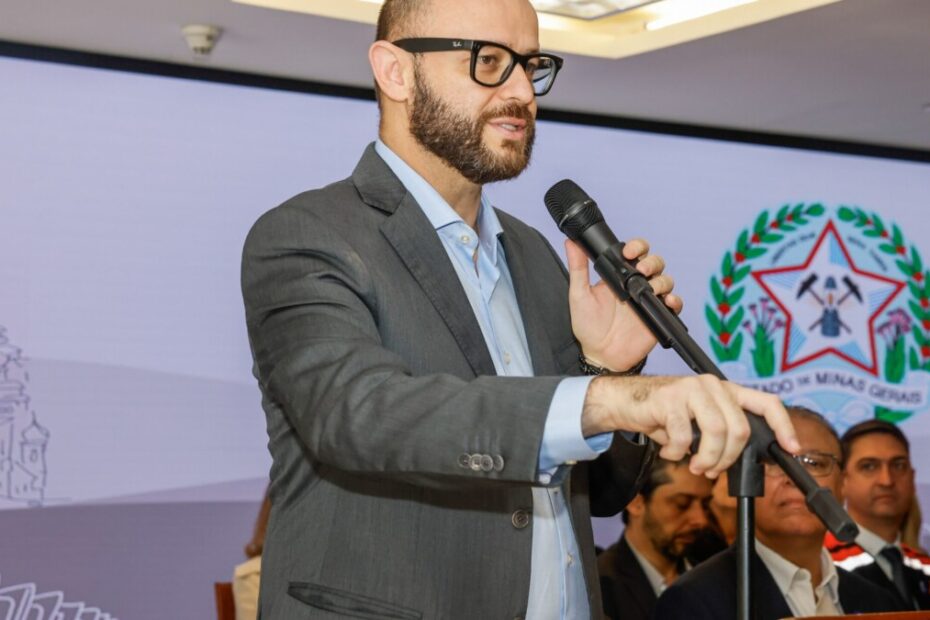 Imagem de Rossieli Soares, ex-secretário de Educação de Minas Gerais, durante audiência pública sobre investigação da CGE.