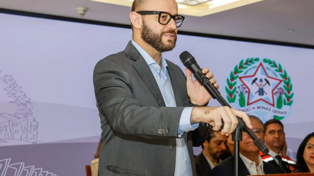 Leia mais sobre o artigo Exoneração de Rossieli Soares em Minas Gerais avança investigação de