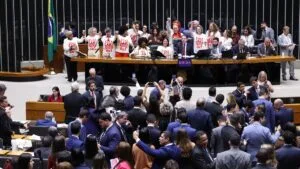 Leia mais sobre o artigo Governo Federal propõe negociação direta de jornada de trabalho e pode impactar 38 milhões de trabalhadores com mudanças significativas