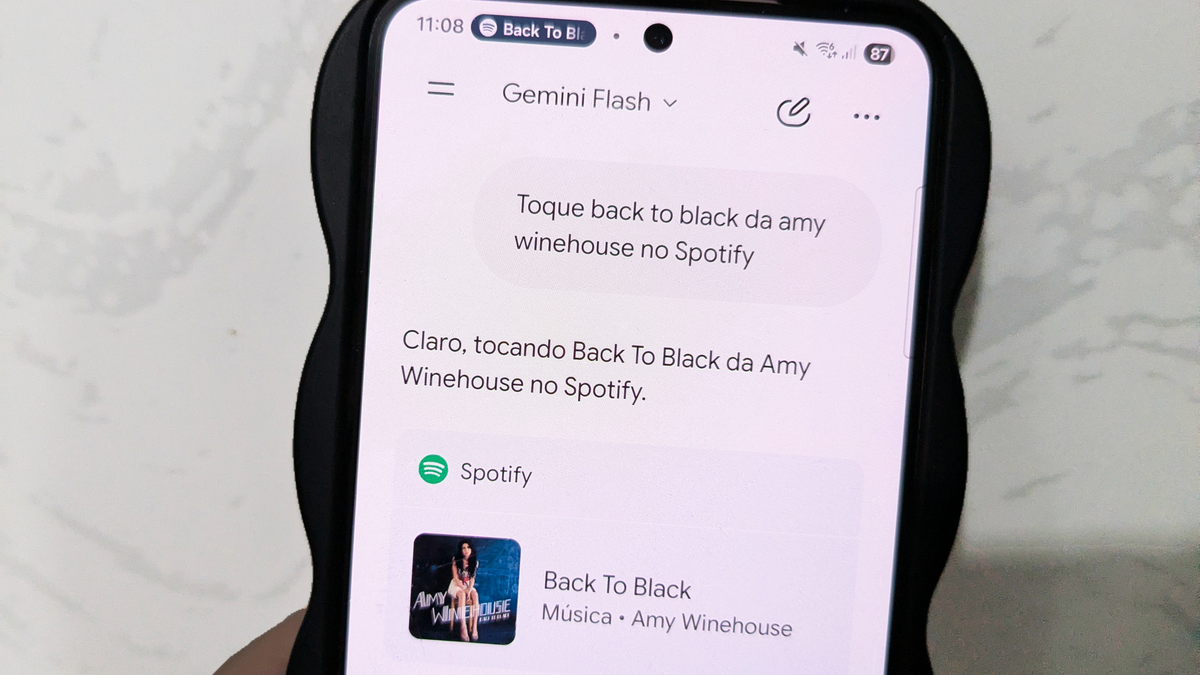 Imagem de um usuário criando playlists no Spotify com a ajuda do Google Gemini, destacando a interface do aplicativo.