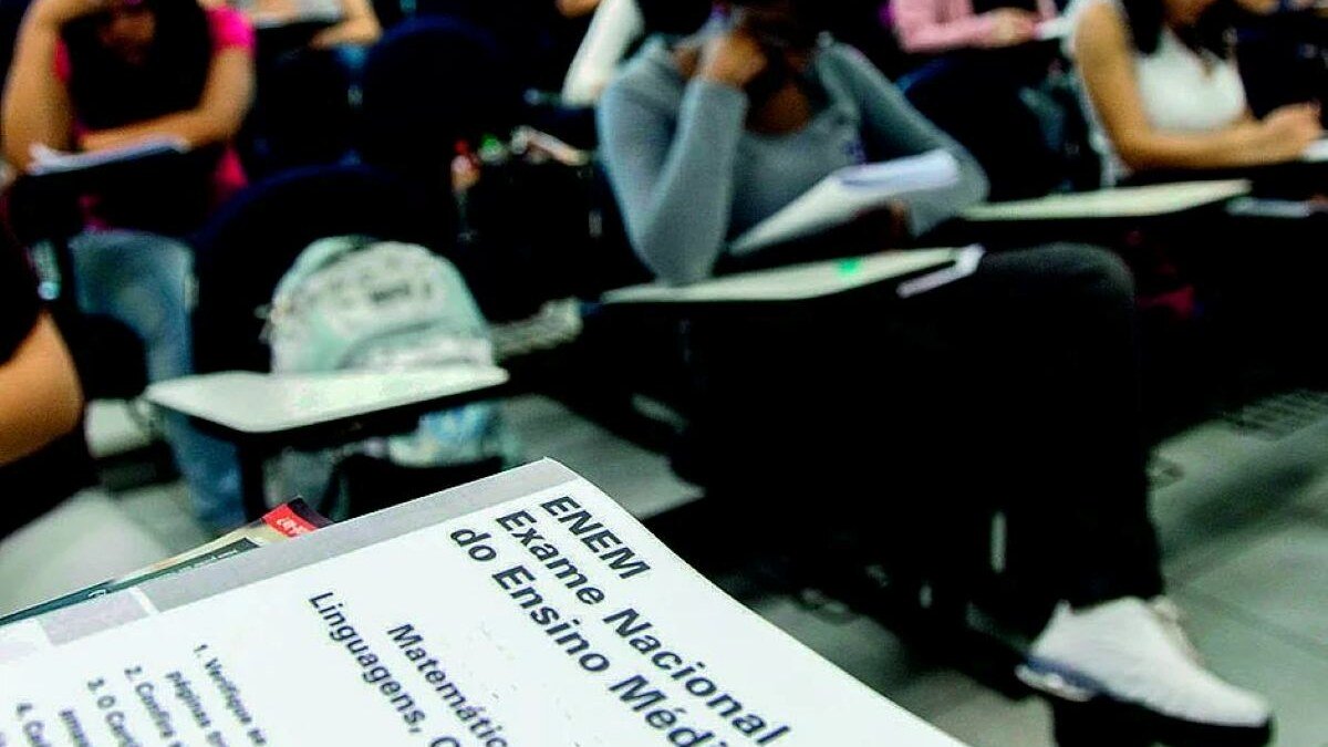 Imagem do edital do Enem 2026, destacando mudanças para inclusão e inscrições automáticas de alunos em todo o Brasil.