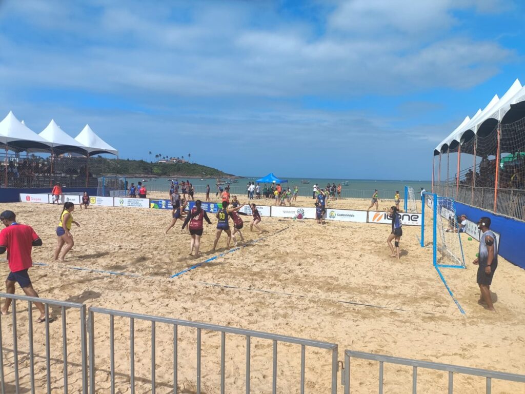 JUBs Guarapari 2026 — competição esportiva na praia de Meaípe com atletas e público