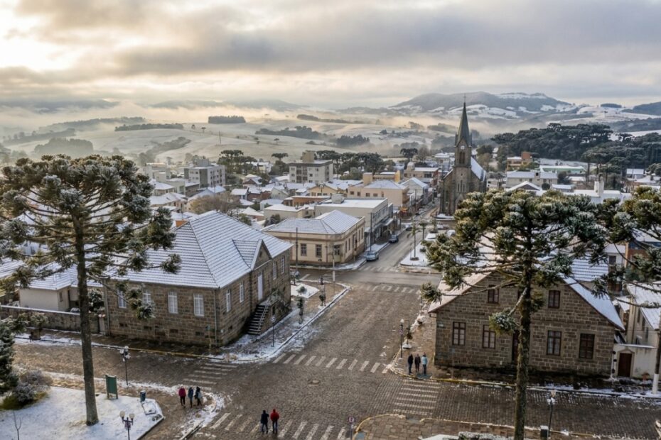 Lages, a maior cidade de Santa Catarina, coberta de neve durante o inverno, com paisagens e fazendas centenárias.