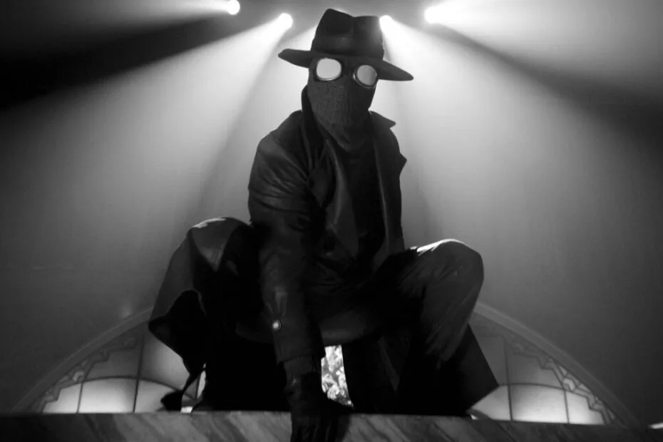 "Nicolas Cage como Homem-Aranha em crise existencial na série 'Spider-Noir', ambientada na Nova York dos anos 1930."
