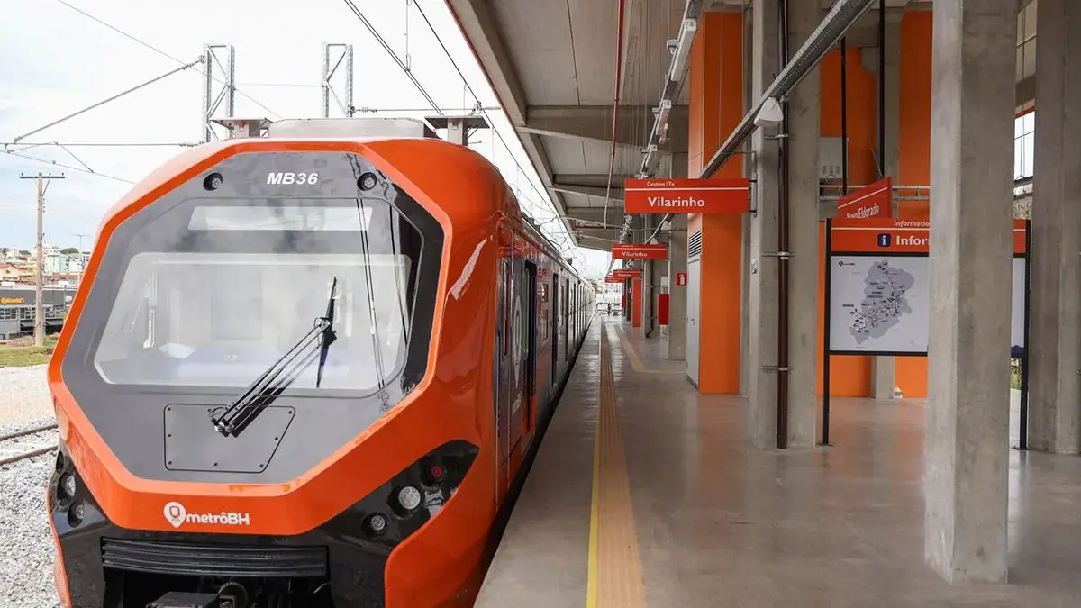 Novo trem do Metrô BH inicia operação, ampliando a rede de transporte até Contagem para melhor atender a população.