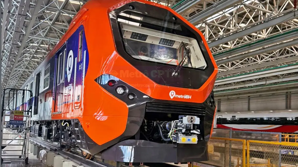O primeiro dos 24 novos trens do Metrô de Belo Horizonte inicia operação com investimento de aproximadamente R$ 700 milhões.