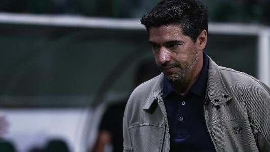 "Palmeiras em crise na Libertadores: Abel Ferreira e time enfrentam desafios decisivos, segundo análise de Arnaldo."